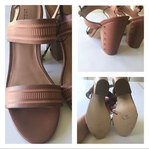 ⬇️Indigo Rd. Tan faux leather chunky heel. Size 10